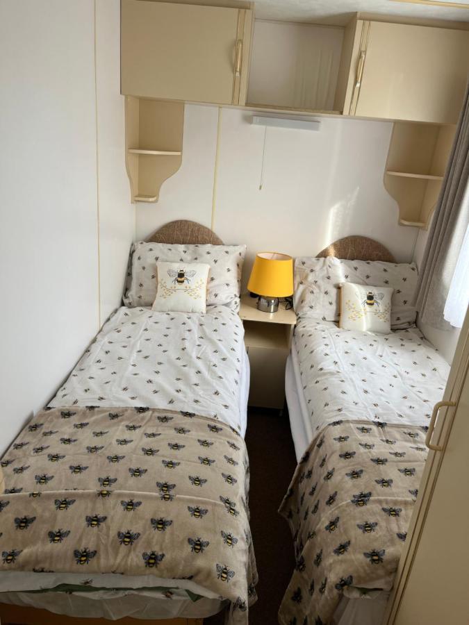 The Samanda Van Newport Caravan Park Hotel Хемсби Екстериор снимка