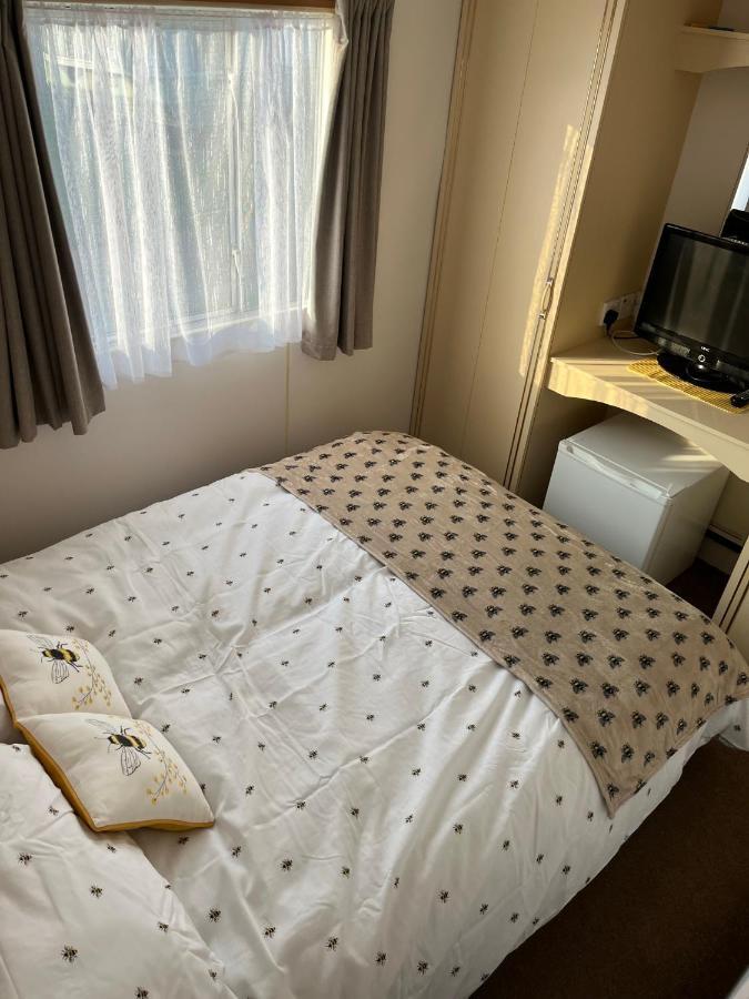 The Samanda Van Newport Caravan Park Hotel Хемсби Екстериор снимка