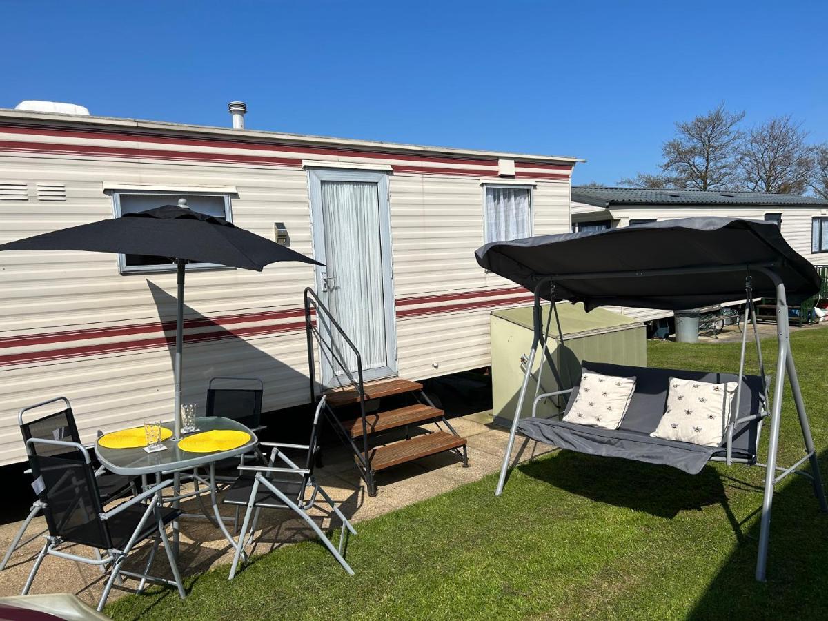 The Samanda Van Newport Caravan Park Hotel Хемсби Екстериор снимка